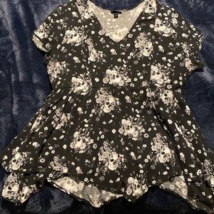 Torrid top - size 1 - skull and flower top - peplum black & white